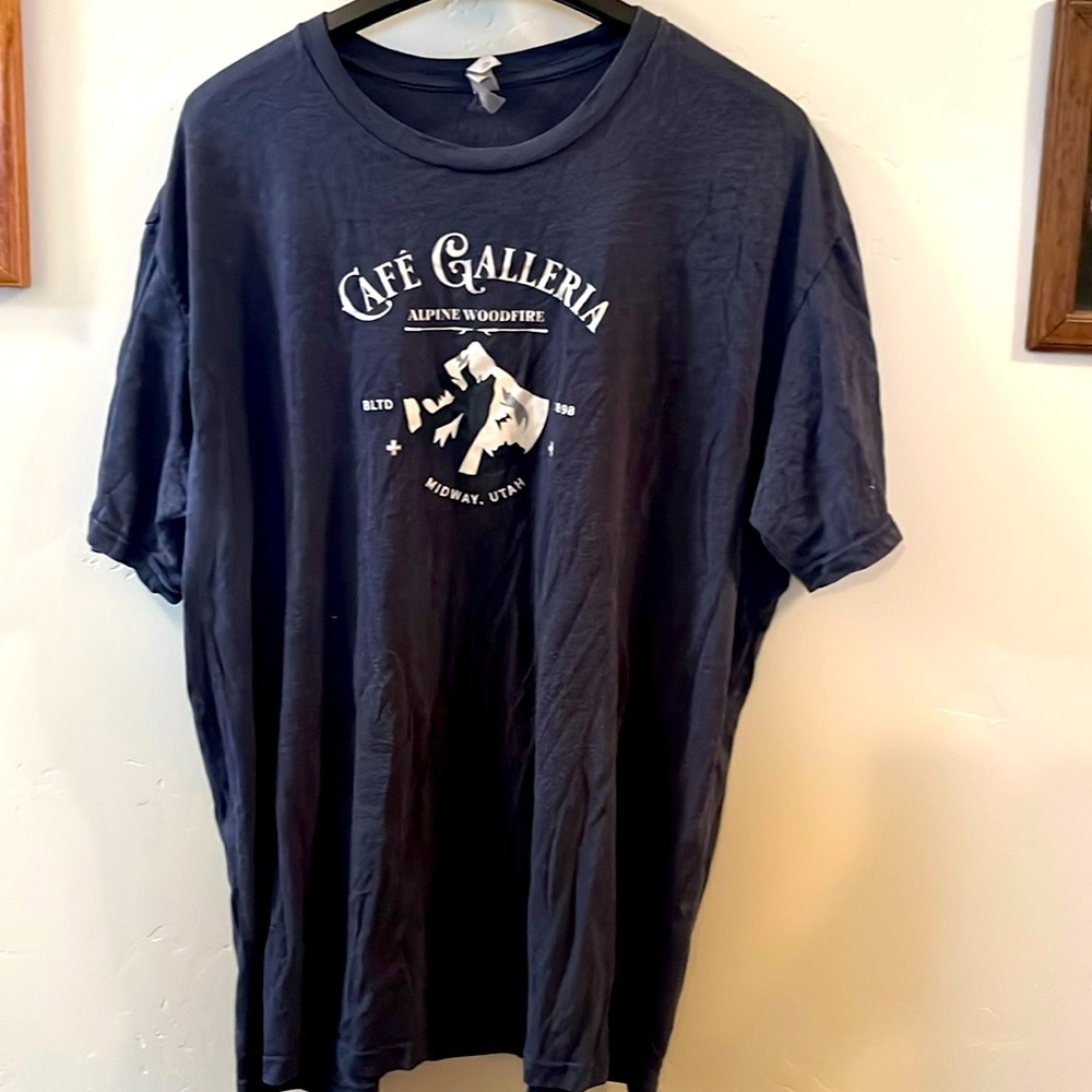 Cafe Galleria Graphic T-Shirt